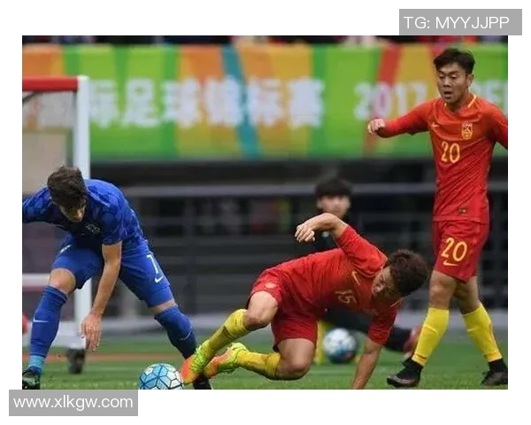 差点因身高问题被淘汰的足球明星逆袭成传奇的励志故事